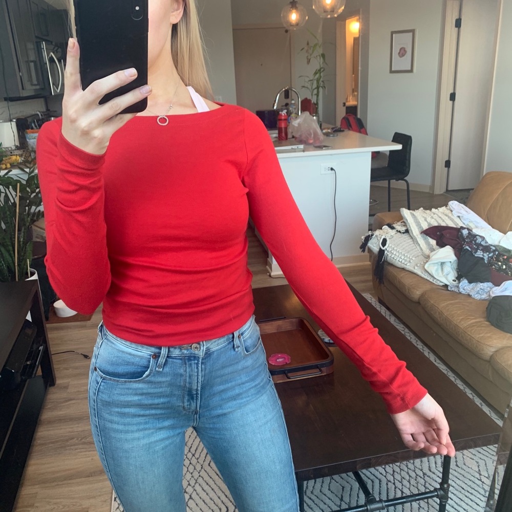 Red boat neck long sleeve